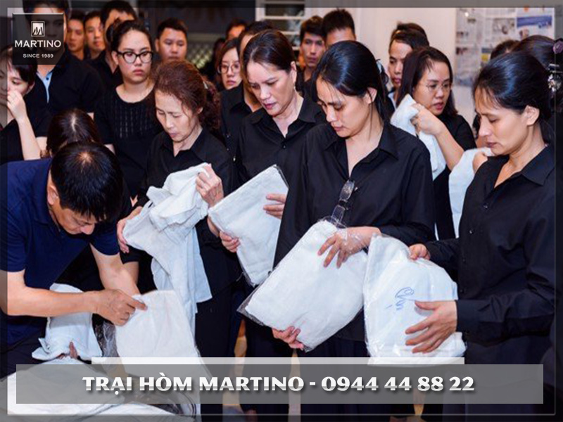 Áo Dài Đen Tang Lễ Martino | Martino Funeral
