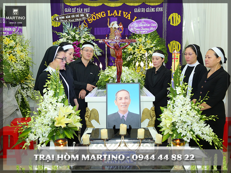 Trang trí tang lễ công giáo trang trọng và lịch sự