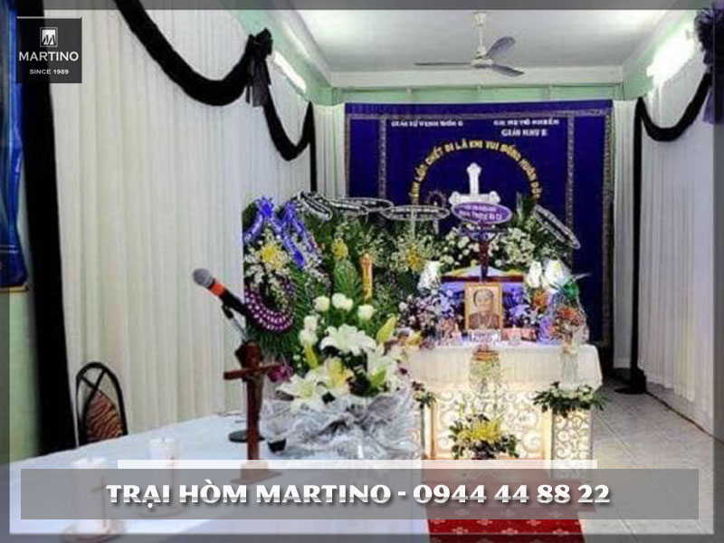 Hình ảnh bàn thờ trong đám tang người Công giáo