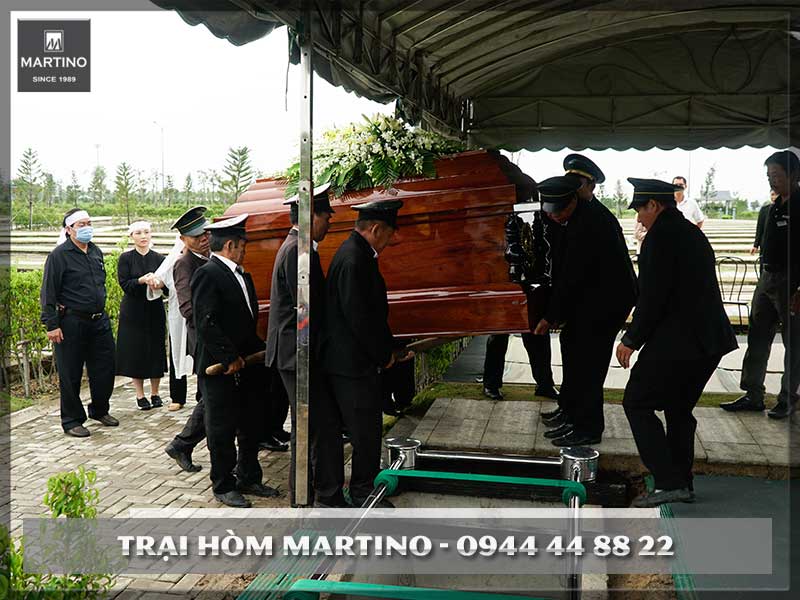 Nghi thức chôn cất người chết do Trại Hòm Martino thực hiện
